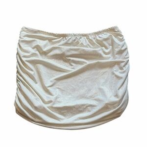 10/$25🦋 Urban Vibe Cream & Gold Metallic Ruched Side Mini Skirt - Size Large